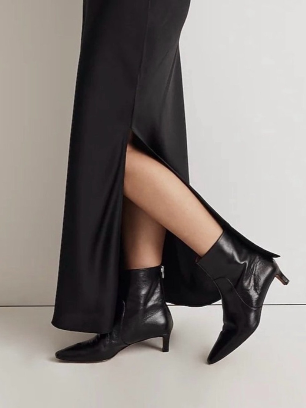 Madewell The Dimes Kitten-Heel Boot in True Black - Picture 2 of 11